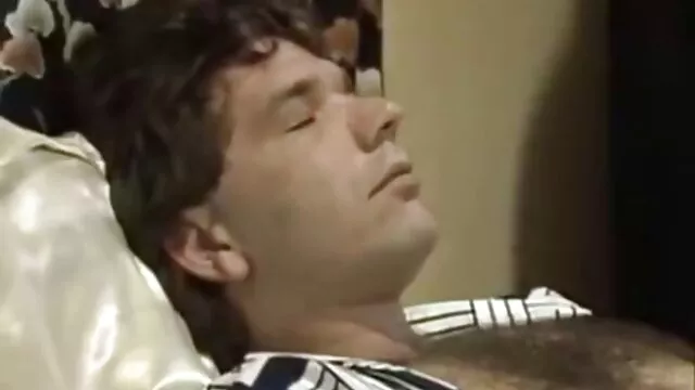 Porno Geen registratie  Klein meisje dat danst en haar figuur laat zien in vlaamse sexfilmpjes de schemering