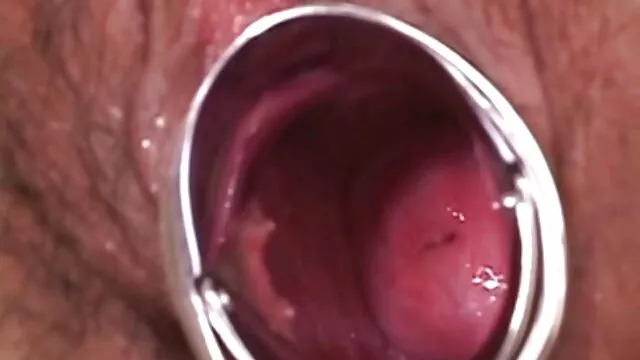 Porno Geen registratie  Lesbische sex filmpjes lesbie gebonden handen aan het vriendje en lik haar gat