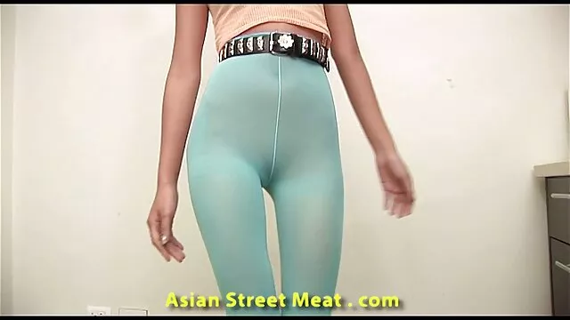 Porno Geen registratie  Een Blonde meid sexfilmpjes downloaden die de eigenaar en haar vriendin neukt.