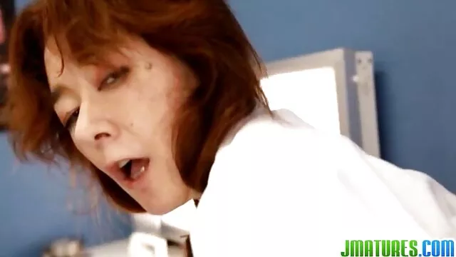 Porno Geen registratie  De masseur keert zich snel tegen een jong meisje met kleine anale sex filmpjes borsten en een klootzak op de bank.