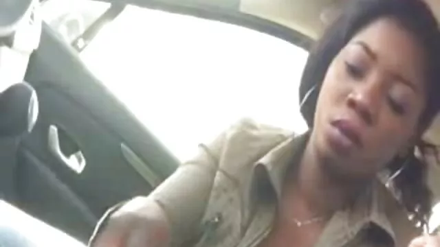 Porno Geen registratie  Tanker werkt zonder slipje en streelt erotische sex filmpjes haar gat.