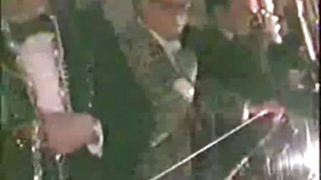 Porno Geen registratie  Familie van jonge vrouw Zhahach in roze badjassen en haar man in de keuken voor gratis sex filmpjes bekijken het ontbijt