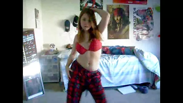 Porno Geen registratie  Brunette tandvlees van korte sex filmpjes dildo op glas in de slaapkamer