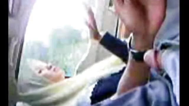 Porno Geen registratie  Een anale sex filmpjes perverseling sloop het huis binnen voor een sappige latina en neukte haar Harig op haar rug en een paard