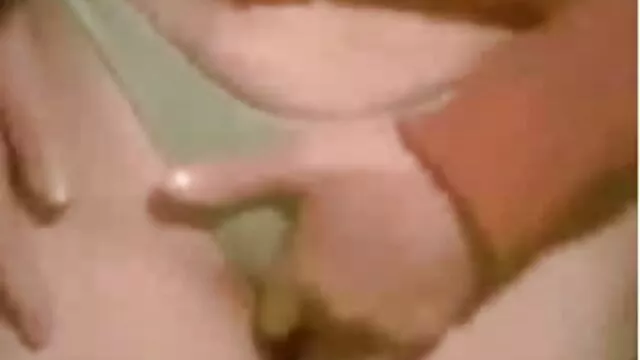 Porno Geen registratie  Masseur gratis sexfilmpjes trio likt de vagina van een klant in de salon.