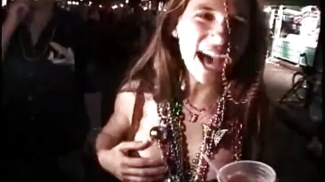 Porno Geen registratie  Haar man gratis sexfilmpjes online trok een jonge vrouw aan op een lange kip met tatoeage in de spiegel.