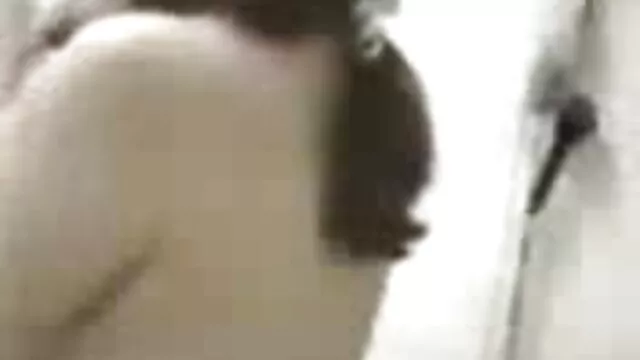 Porno Geen registratie  Meisje met zwart haar gezogen door strippers op het vrijgezellenfeest. gratis harde sex filmpjes