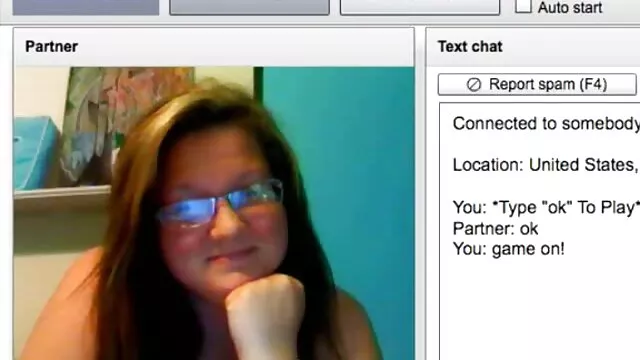 Porno Geen registratie  MILF busty Julia Ann pronkend met de trio sexfilmpjes hoed in de badkamer