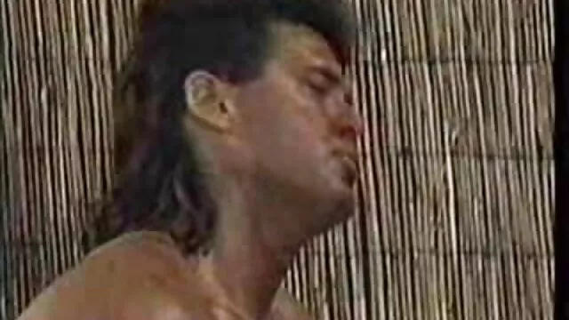 Porno Geen registratie  De man tilde de blonde heerlijke sex filmpjes jurk op en neukte haar met kanker in een leren stoel in haar kont.