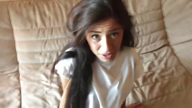 Porno Geen registratie  Blonde moeder nieuwe sexfilmpjes met grote tieten in de keuken die zichzelf geeft aan een jonge vriendin