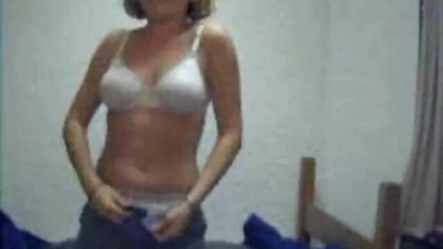 Porno Geen registratie  Neukte van achteren en finishte op het sexfilmpjes gezicht.