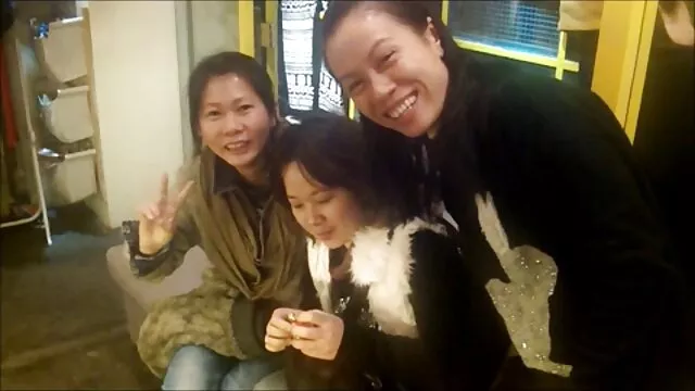 Porno Geen registratie  Sexy journalist modderig triootje met twee zwarte boksers. gratis extreme sex filmpjes