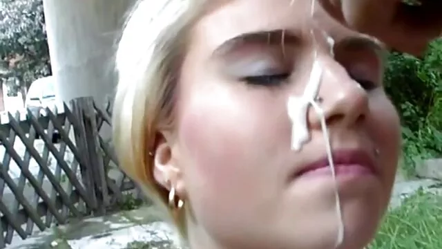 Porno Geen registratie  Schoolmeisjes lesbische sex filmpjes staan op z ' n hondjes, Kuni schopt en een vinger-eikel.