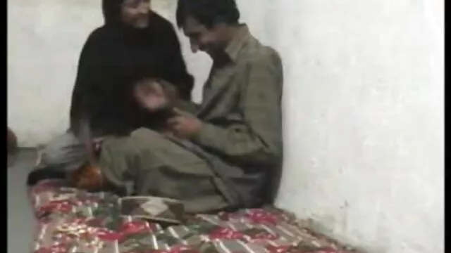 Porno Geen registratie  Horny mom game set oma sex filmpjes rollenspel met drie mensen