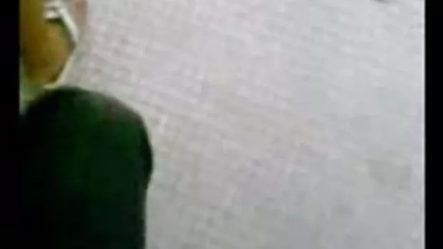 Porno Geen registratie  Busty MILF uit de badkamer en help die klootzak van de weg af te scheren met gratis lange sexfilmpjes Elsa Jean