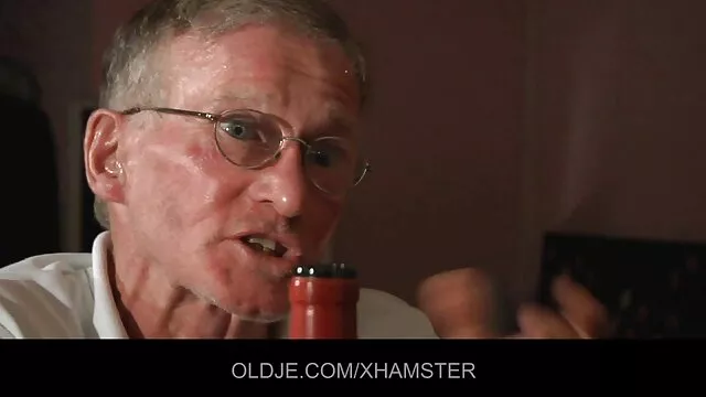 Porno Geen registratie  Vrouwen Grote tieten neuken met haar minnaar in de gratis sexfilmpjes bekijken ochtend in bed