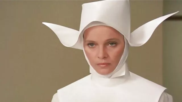 Porno Geen registratie  Politieagent neukt een rondborstig meisje met tatoeages op een kinky sex filmpjes gegeven moment.