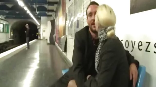 Porno Geen registratie  Volwassen meisjes pesten spannende sexfilmpjes mannen die slapen en zich aan Hem overgeven.