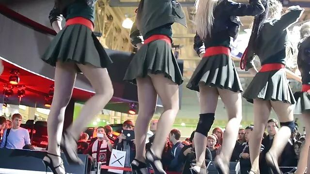 Porno Geen registratie  Twee mooie vrouwen die gratis extreme sex filmpjes plezier hebben met hun vrienden in bed.