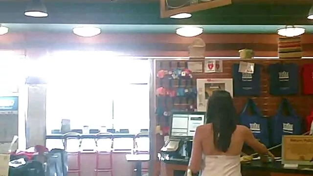 Porno Geen registratie  Lover fried in stuurt Pop Rode roze jurk in ondergrondse parkeergarage tiroler sex filmpjes